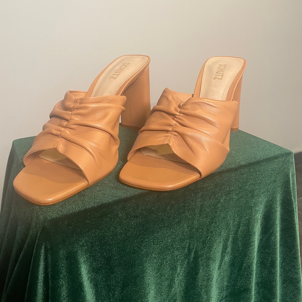 NWOB SCHUTZ LEATHER MALLORY HEELED SANDAL
